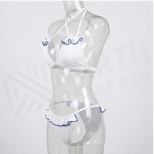 Ensemble de bikini blanc croisé à volants et logo sur le devant pour femme - Product Image 3