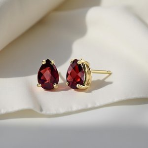 Boucles d'oreilles clous délicates en grenat taille poire, argent sterling 925 plaqué or 14 carats, bijou pierre de naissance de janvier, cadeau - Product Image 6