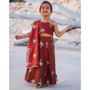 Conjunto de Lehenga Choli Marrón para Niñas con Diseño Estampado a Mano para Bodas, de 1 a 2 Años - Product Image 3