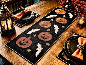 Chemin de table rectangulaire en tissu fait main pour Halloween, noir, avec motifs originaux citrouilles, chauves-souris et étoiles, napperons et sous-plats - Product Image 4