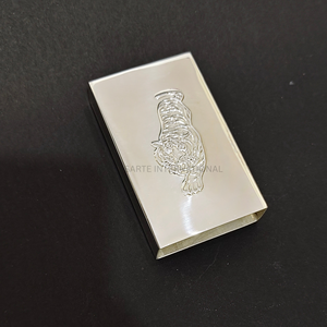 Funda de Metal Personalizada para Caja de Cerillas con Logotipo de Tigre en Relieve, Forma de Libro Clásica, Soporte Metálico Duradero para Uso Doméstico, Cerillas Premium - Product Image 2