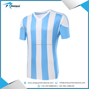 เสื้อฟุตบอลแขนสั้นสีดำเหลืองแบบยูนิเซ็กซ์ ผลิตจากโพลีเอสเตอร์ 100% ระบายเหงื่อได้ดี ทรงแอธเลติก เหมาะกับทุกฤดูกาล พร้อมลายธงชาติทีม - Product Image 5
