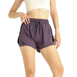 Fabricant sur mesure proposant des shorts de sublimation pour femmes avec logo personnalisé pour les commandes en gros et les exportateurs internationaux. - Product Image 5