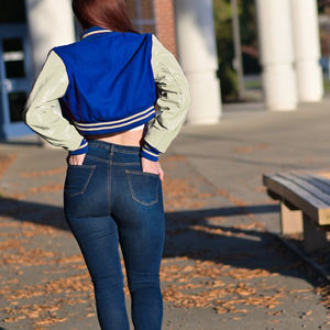 Chaqueta Corta Estilo Universitaria para Mujer, Color Azul Rey y Beige, Estilo Bomber, Mangas de Cuero Sintético, Ropa Exterior Informal, Moda Femenina - Product Image 5