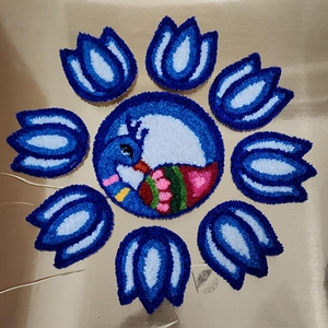 Ensemble de 9 tapis Rangoli en laine de qualité supérieure, motif paon et lotus, faits à la main, décoration festive pour le sol de la maison - Product Image 3