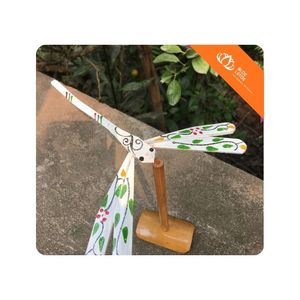 [BEST SELLER] Jouet libellule en bambou peint à la main pour enfants, idéal pour les jeux en plein air et les jeux de vol, fabriqué au Vietnam - Product Image 1