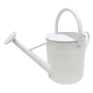 Arrosoir en aluminium robuste pour jardin extérieur avec une construction durable et une poignée confortable pour une arrosage sans effort - Product Image 1