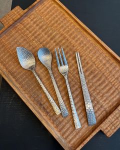 ชุดช้อนส้อมร้านอาหารญี่ปุ่น 4 ชิ้น ดีไซน์ลายตอก ชุดอุปกรณ์รับประทานอาหาร เกรดสำหรับอาหาร ปลอดภัยสำหรับเครื่องล้างจาน ขายดี - Product Image 1