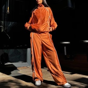 Fabricant de vêtements, veste en velours de haute qualité personnalisée pour l'hiver, pantalon, ensemble de jogging, survêtement en velours deux pièces pour hommes - Product Image 1