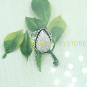 Bague en argent avec larimar rose, faite à la main, pierre précieuse naturelle, bague statement, forme ovale large, bijoux bohèmes, cadeau pour femme, cadeau de Noël pour elle - Product Image 4