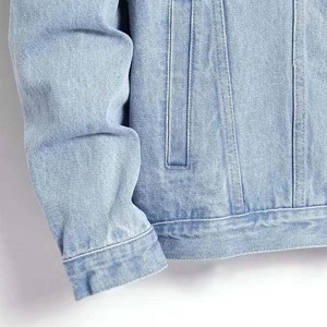 Veste en jean bleu clair pour homme, col rabattu décontracté, coupe classique, simple boutonnage, en coton tissé, style automne - Product Image 5