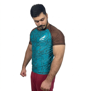 เสื้อแรชการ์ดผู้ชาย ระบายอากาศ แห้งเร็ว ป้องกันรังสียูวี UPF50 รับสกรีนโลโก้ สำหรับฝึกซ้อม ต่อสู้ ว่ายน้ำ - Product Image 2