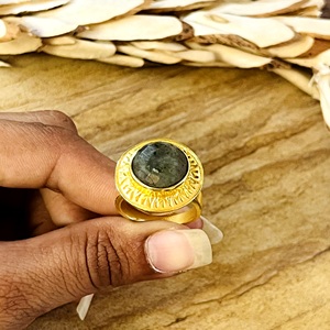 Bagues en labradorite très demandées, géométriques, en laiton plaqué or 18 carats, motif soleil céleste, bijoux massifs pour femmes, pour la vente en gros/OEM/ODM - Product Image 6