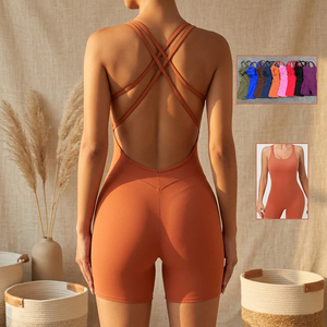 Body de yoga sin costuras para mujer, sin espalda, con tirantes cruzados, cuello redondo, sin mangas, pantalones cortos, color liso, elástico en cuatro direcciones - Product Image 1