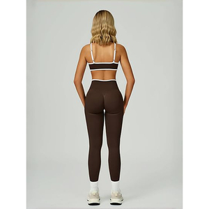 Conjunto de yoga de cintura cruzada para mujer: Sujetador deportivo de cuello alto y leggings de cintura alta con control de abdomen, detalles de malla, nailon y elastano. - Product Image 2