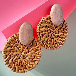 Elegantes pendientes de moda con forma de rafia de Vietnam para fiestas y bodas - Product Image 4