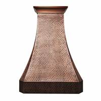 Hotte de cuisine décorative en cuivre martelé offrant une extraction puissante des fumées avec une beauté intemporelle pour les cuisines de luxe