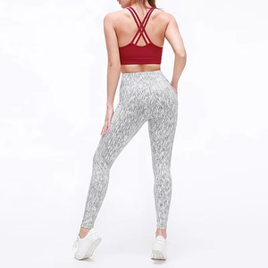 Vêtements de sport pour femmes, ensemble de yoga et de fitness sans coutures, short et haut, ensemble deux pièces - Product Image 3