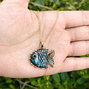 Nouveau Collier Pendentif Poisson en Labradorite Éclatante, Pierre Naturelle, Œil en Zircon Cubique Noir, Laiton Plaqué Or 18K, Perles, Idéal pour Soirées Romantiques et Plage - Product Image 6