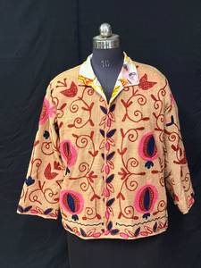 Chaqueta Bordada Suzani |   Prendas de Vestir Textiles Florales Hechas a Mano con Detalles Artísticos para Compradores Mayoristas de Moda Boutique - Product Image 5