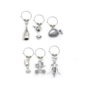 Sistema Moderno de Marcado de Copas para Fiestas con Iconos Navideños Elegantes para Eventos Sofisticados de Degustación de Vinos Navideños - Product Image 5