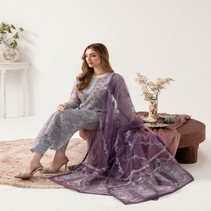 Ramsha Vol M-11 Collection de vêtements de fête pour femmes en 3 pièces, robes de mariage, designs ethniques modernes brodés, organza indien - Product Image 6
