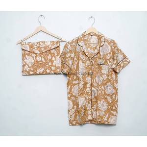 Hermoso y elegante conjunto de pijama corto de algodón hecho a mano en India, con estampado digital vintage, suave, para dormir, para mujer, primavera-verano - Product Image 1