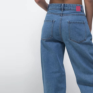 Jeans en denim déchiré taille haute personnalisés avec logo OEM pour femmes, pantalon évasé bleu avec plumes, grande taille, mode hiver - Product Image 5