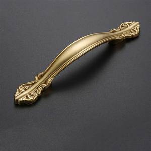 Manijas de Latón Hechas a Mano de Lujo para Puertas de Armario, Acabado Dorado, Tiradores Decorativos para Cajones de Guardarropa, Herrajes Premium para Muebles, Juego para el Hogar - Product Image 1