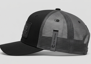 Gorra Trucker Negra de Malla con Logotipo de Goma en Relieve en el Panel Frontal, Unisex, Ajustable, de Seis Paneles, Estilo Casual - Product Image 3