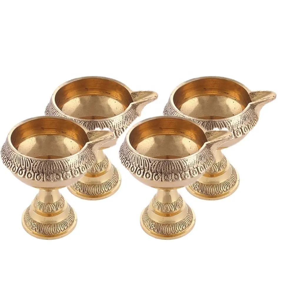 4つの金属の手作りテーブルDeepakのPujaホームパックのための新着手作りインドの純粋な真鍮KuberDeepak