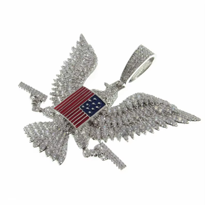 Pendentif drapeau américain avec aigle serti de diamants pour homme, plaqué rhodium, sertissage griffe, style minimaliste, bijoux de style américain - Product Image 1