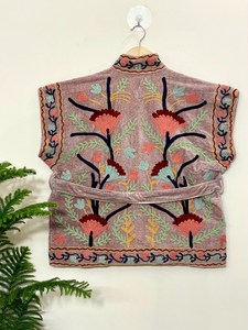 Chaleco Suzani de terciopelo hecho a mano, chaqueta boho bordada, chaleco sin mangas para mujer - Product Image 2