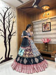 Ensemble Lehenga Choli imprimé numérique avec broderie miroir et dupatta à bordure en dentelle, en mousseline de coton, tenue de soirée pour femme - Product Image 2
