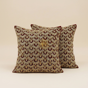 Funda De Almohada cuadrada moderna de terciopelo granate de lujo, funda de cojín adornada con cuentas de perlas doradas, decoración hecha a mano para el hogar, fábrica personalizada - Product Image 1