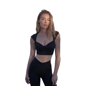 Soutien-gorge de sport dos nageur à col en V profond pour femme, maintien moyen, vêtement de yoga, couleur unie noire, débardeur court sans manches - Product Image 2