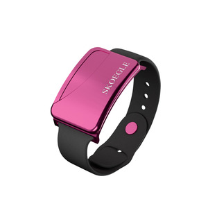 Pulsera Inteligente con Rastreador GPS SKOEGLE, Botón SOS para Niños y Ancianos, Batería Recargable, Rastreo en Tiempo Real, Navegación GPS 5G/Wi-Fi - Product Image 1