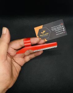 Rasoir de sécurité à lame unique en acier inoxydable pour homme Premium Instruments Saaqaans Enteprises, pour le visage et la coiffure - Product Image 5