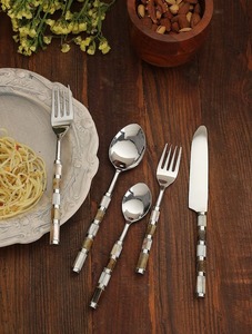 ชุดช้อนส้อมหรูหราพร้อมด้ามจับมุก ขัดเงาอย่างดี ใช้กับเครื่องล้างจานได้ - Product Image 3