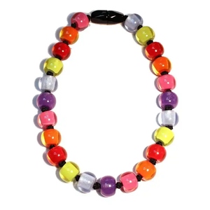 Collier en résine fait main de luxe pour femmes, bijou fantaisie coloré pour un look décontracté - Product Image 6