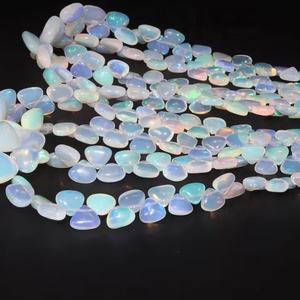 Perles d'Opale Éthiopienne Scintillantes, Forme Cœur Lisse, Pierre Naturelle à Foyer, Perforation Centrale, 5-7mm, 8 Pouces - Product Image 1