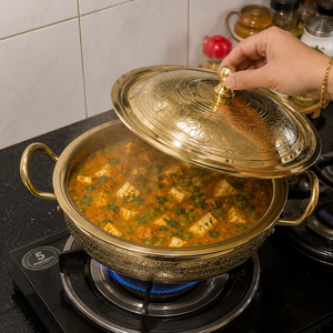Cacerola de Latón Grabada a Mano con Tapa y Asas, 2.5L, Olla de Lujo para Mantener la Comida Caliente, para Hoteles, Restaurantes y Servicios de Catering - Product Image 3