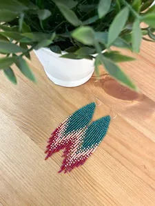 Pendientes brillantes, pendientes de cuentas verdes y rojas, pendientes con flecos, pendientes de cuentas brillantes, regalo para ella, regalo de noche, regalo de Navidad - Product Image 4