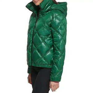Chaqueta Acolchada Verde para Mujer con Capucha y Cierre de Cremallera, Manga Larga, Abrigo Cálido de Invierno, Corto, Color Sólido - Product Image 5