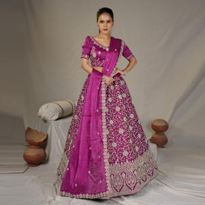 Lehenga Choli de Tela Crush con Bordado Intrincado, Falda Amplia, Blusa de Diseñador y Dupatta Elegante para Bodas y Fiestas - Product Image 1