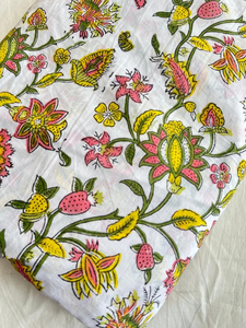 ผ้าฝ้ายพิมพ์ลายดอกไม้หลากสีแบบแฮนด์บล็อก  รักษ์โลก น้ำหนักเบา 90 GSM กว้าง 43/44 นิ้ว สำหรับทำชุดเดรสและของตกแต่งบ้าน ขายเป็นหลา - Product Image 4
