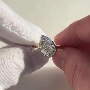 Anillo Minimalista para Hombre con Diamante Cultivado en Laboratorio de Corte Pera de Dos Tonos, Engastado en Oro Amarillo de 14K, Certificado IGI, Claridad VVS - Product Image 2