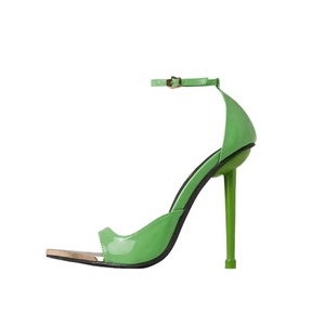 Giày Xăng Đan Màu Vàng Kim Loại Mới Nhấ<span class=keywords><strong>t</strong></span> Mang Nhãn Hiệu Giày Cao Gó<span class=keywords><strong>t</strong></span> Giày Nữ Thiế<span class=keywords><strong>t</strong></span> Kế Mới Cho Mùa Xuân Và Mùa Hè - Product Image 2