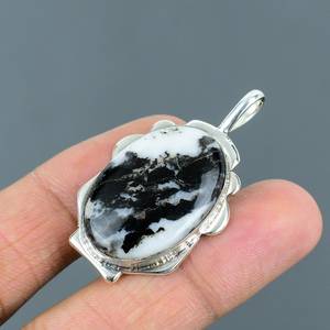 Colgante de Turquesa Blanca Hecho a Mano, Plata de Ley 925, Joyería con Piedras Preciosas, Accesorio de Moda Único y Elegante - Product Image 4