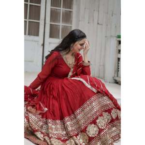 Robe de bal de luxe écologique à sequins avec perles et dupatta - Product Image 3